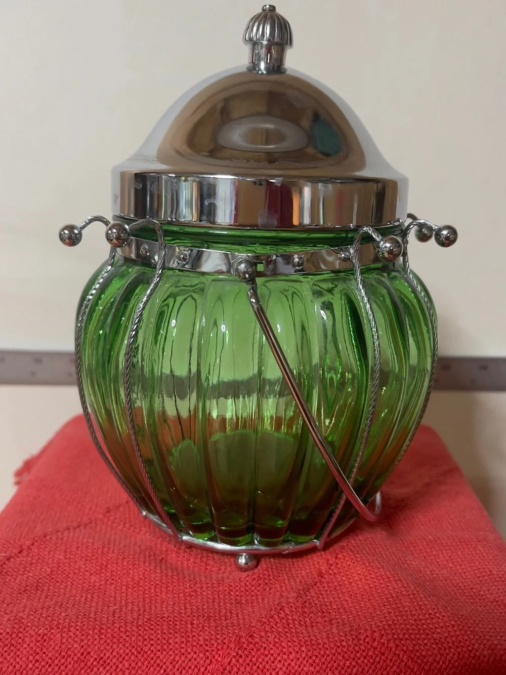 Vtg. Emerald Green Glass Musical Biscuit/ Candy Jar Plays music W/Lid 1950’s